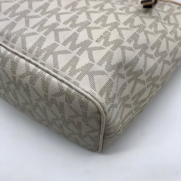 Michael Kors Vanilla Monogram Canvas Jet Set Travel Tote Bag - Picture 8 of 11